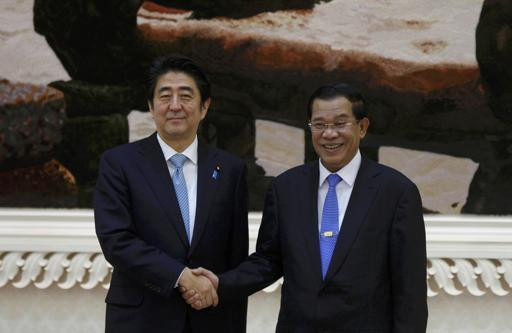 Thủ tướng Nhật Bản Shinzo Abe và người đồng cấp Campuchia, Hun Sen. Thủ tướng Nhật Bản Shinzo Abe và người đồng cấp Campuchia, Hun Sen.
