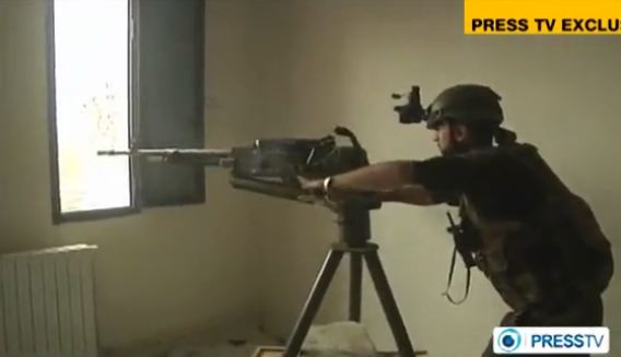 Một người lính quân đội Syria nổ súng từ một ngôi nhà về phía phiến quân đang ẩn nấp trong các tòa tháp nhà thờ. Một người lính quân đội Syria nổ súng từ một ngôi nhà về phía phiến quân đang ẩn nấp trong các tòa tháp nhà thờ.