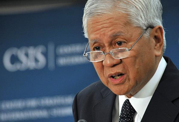 Ngoại trưởng Philippines Albert del Rosario. Ngoại trưởng Philippines Albert del Rosario.