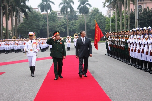 Bộ trưởng Quốc phòng Phùng Quang Thanh tiếp Bộ trưởng Quốc phòng Malaysia thăm chính thức Việt Nam. Ảnh: Quân đội Nhân Dân. Bộ trưởng Quốc phòng Phùng Quang Thanh tiếp Bộ trưởng Quốc phòng Malaysia thăm chính thức Việt Nam. Ảnh: Quân đội Nhân Dân.