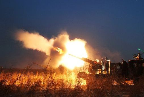 Pháo binh Trung Quốc khai hỏa trong cuộc tập trận đổ bộ ban đêm hôm 17/11. Pháo binh Trung Quốc khai hỏa trong cuộc tập trận đổ bộ ban đêm hôm 17/11.