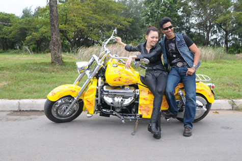 Công motor và người tình "Nữ hoàng sắc đẹp" Vũ Hoàng Điệp Công motor và người tình "Nữ hoàng sắc đẹp" Vũ Hoàng Điệp