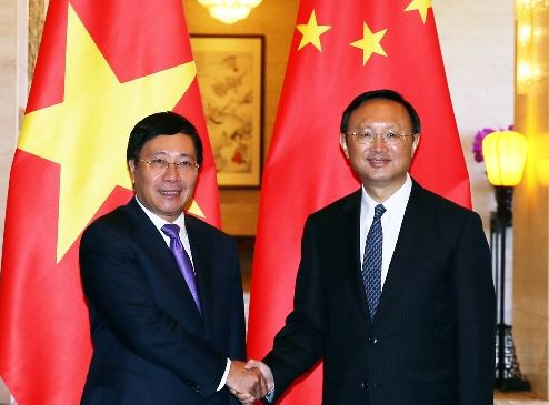 Phó Thủ tướng kiêm Bộ trưởng Ngoại giao Phạm Bình Minh và Ủy viên Quốc vụ viện Trung Quốc Dương Khiết Trì. Ảnh: Chinhphu.vn. Phó Thủ tướng kiêm Bộ trưởng Ngoại giao Phạm Bình Minh và Ủy viên Quốc vụ viện Trung Quốc Dương Khiết Trì. Ảnh: Chinhphu.vn.