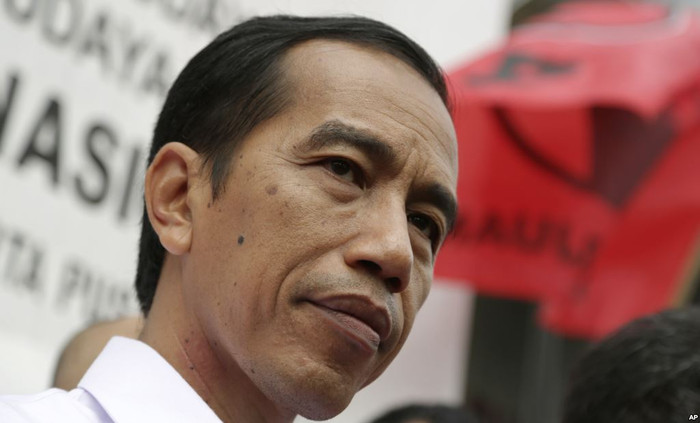 Tổng thống Indonesia Joko Widodo cho rằng Jakarta cần xem lại việc tham gia vào vấn đề Biển Đông "có lợi" gì hay không, ảnh: globalriskinsights.com. Tổng thống Indonesia Joko Widodo cho rằng Jakarta cần xem lại việc tham gia vào vấn đề Biển Đông "có lợi" gì hay không, ảnh: globalriskinsights.com.