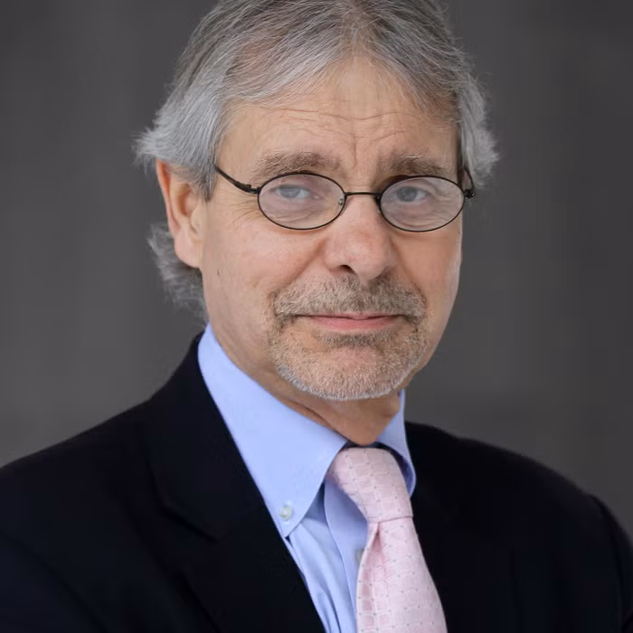 Tiến sĩ Murray Hiebert.