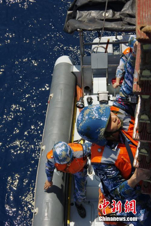 Lực lượng sĩ quan, quân nhân chuyên nghiệp hạm đội Nam Hải vừa tái ngũ tham gia tập trận trên Biển Đông, ảnh: China News.