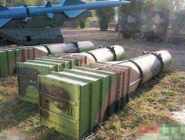 Tên lửa Trung Quốc kéo ra biên giới với Myanmar. Ảnh: Đa Chiều. Tên lửa Trung Quốc kéo ra biên giới với Myanmar. Ảnh: Đa Chiều.