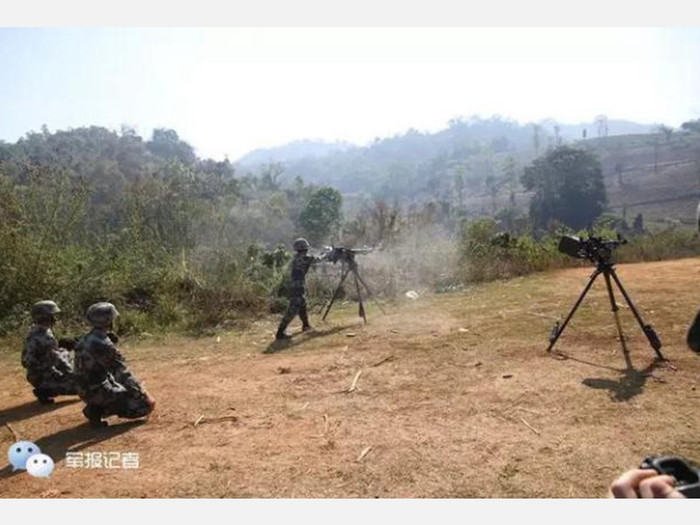 Lính Trung Quốc thử súng? Ảnh: Quân giải phóng. Lính Trung Quốc thử súng? Ảnh: Quân giải phóng.