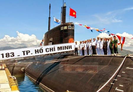 Tàu ngầm Kilo mang tên Tp Hồ Chí Minh do Nga chế tạo cho Việt Nam. Tàu ngầm Kilo mang tên Tp Hồ Chí Minh do Nga chế tạo cho Việt Nam.