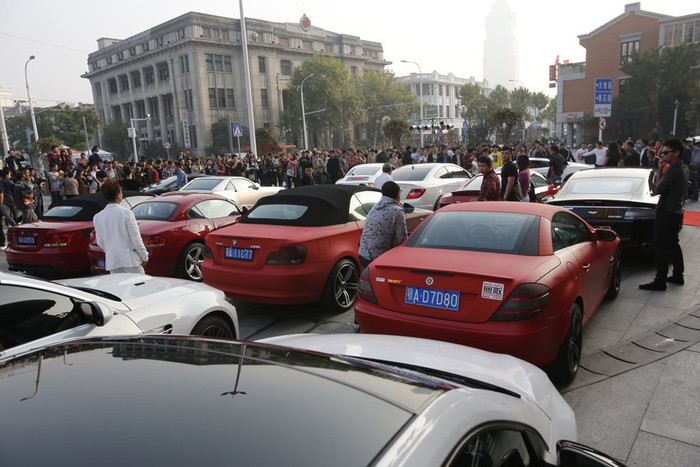 Sự kiện thu hút sự chú ý của rất nhiều người dân trong khu vực Sự kiện thu hút sự chú ý của rất nhiều người dân trong khu vực