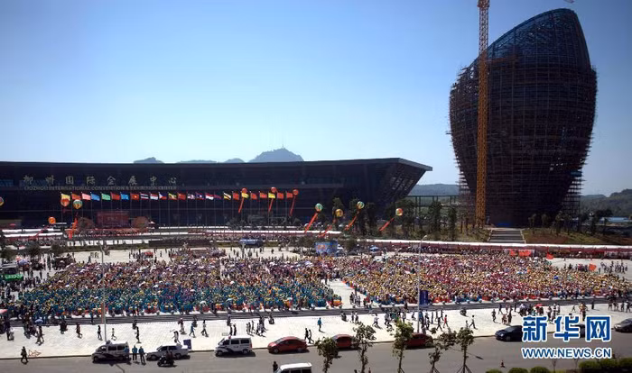 Hàng vạn người dân và khách du lịch kéo về Liễu Châu thưởng thức món bún ốc đặc biệt