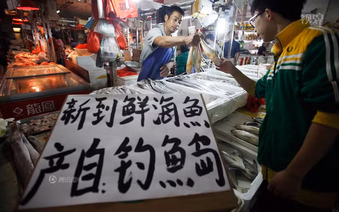 Ngoài chợ Bắc Kinh xuất hiện "cá tươi mới đánh từ Senkaku"?!