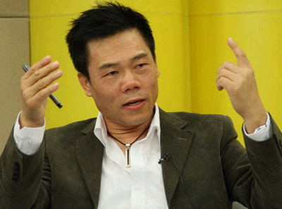 Ông Tư Mã Nam, học giả bị sinh viên ném giày phản đối