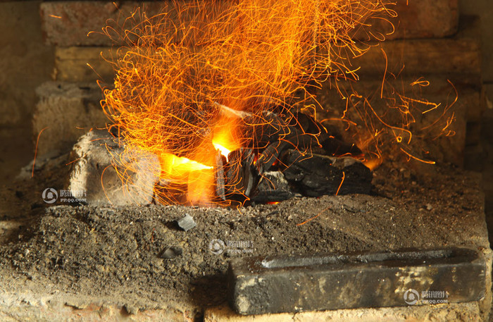 Than hoa rực sáng