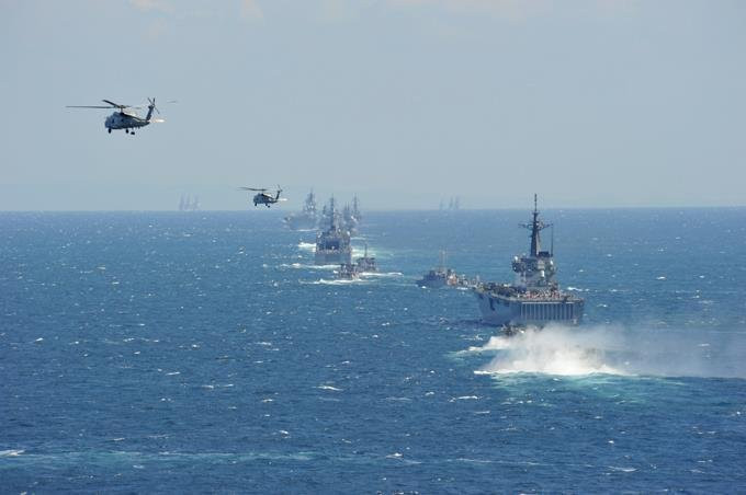 Cùng với trực thăng vũ trang