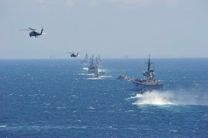 Cùng với trực thăng vũ trang