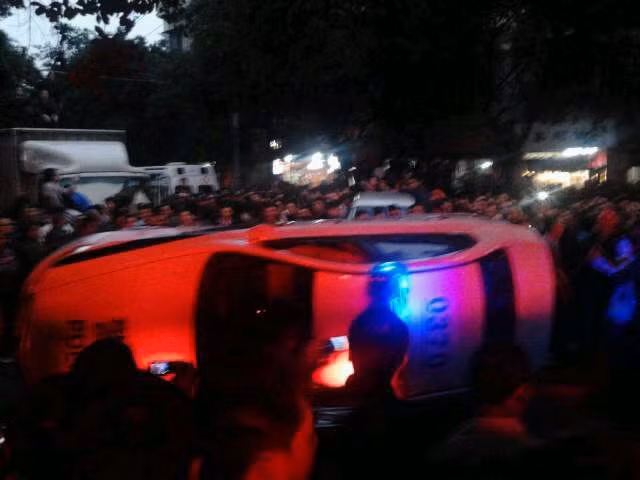 Toàn bộ quan chức chính quyền thành phố Lô Châu phải có mặt tại hiện trường xử lý vụ việc Toàn bộ quan chức chính quyền thành phố Lô Châu phải có mặt tại hiện trường xử lý vụ việc