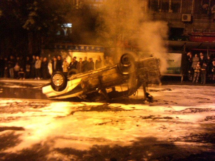 Sự cố xảy ra từ 5 giờ chiều 17/10, 4 giờ sáng 18/10 đám đông mới giải tán