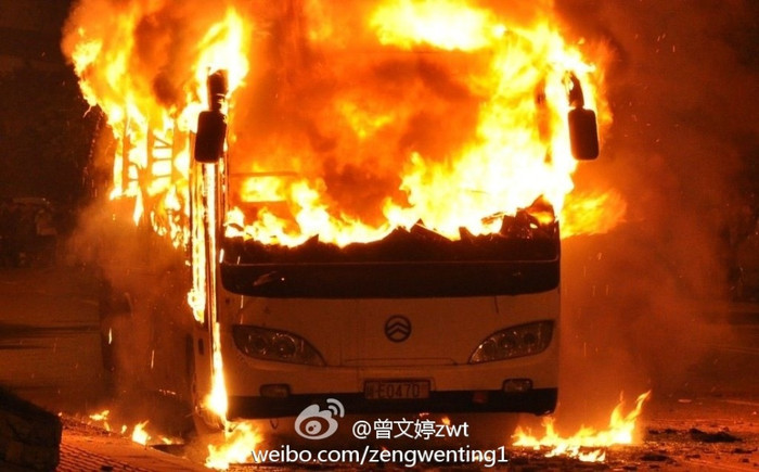 Sự việc có dấu hiệu mất kiểm soát, các quan chức đứng đầu thành phố Lô Châu đã có mặt tại hiện trường giải quyết vụ việc.