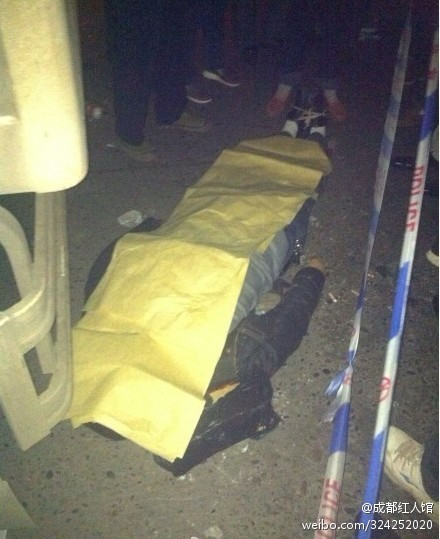 Lái xe được cho là "đột tử" khi đang ẩu đả với cảnh sát giao thông tên là Cam Tuấn Nguyên, sinh năm 1954, người địa phương