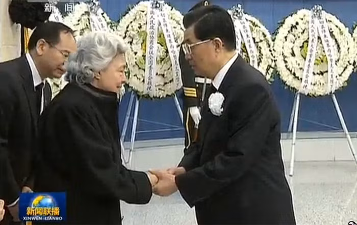 Chia buồn với cựu Hoàng hậu