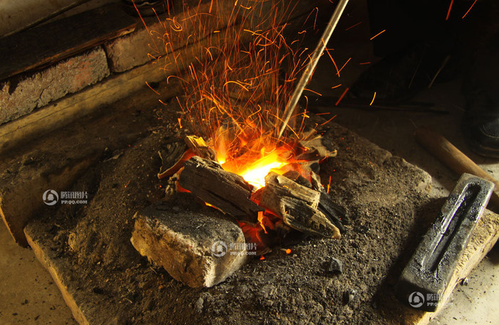 Nung chảy những mảnh bạc