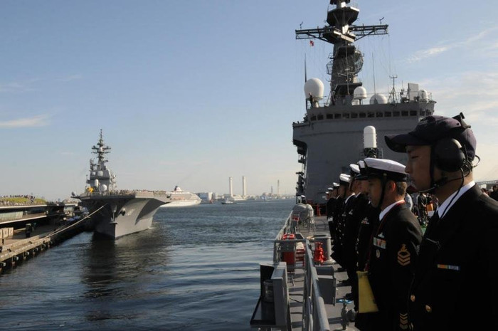 Sỹ quan hải quân, thủy thủ đoàn tàu chiến Nhật Bản