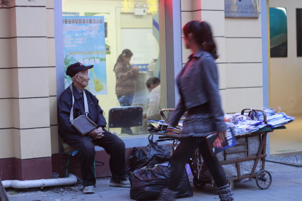 Bắt đầu một ngày mưu sinh khi trời đã xế chiều Bắt đầu một ngày mưu sinh khi trời đã xế chiều