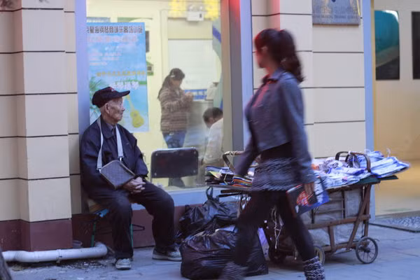 Bắt đầu một ngày mưu sinh khi trời đã xế chiều