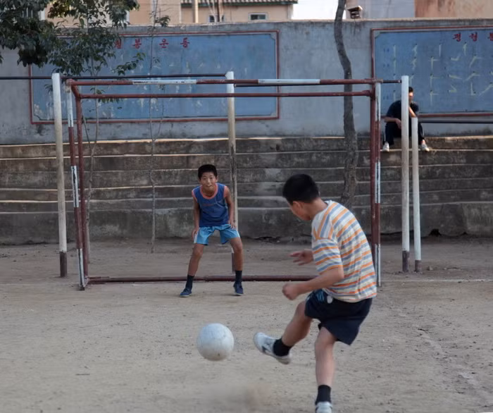 Một ngày học sinh Bắc Triều Tiên chỉ lên lớp buổi sáng, buổi chiều dành cho các hoạt động ngoại khóa