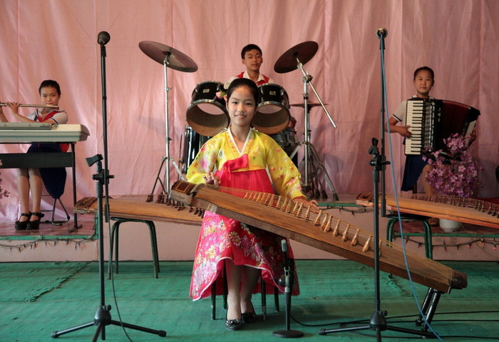 Diễn viên chính là những học sinh cấp 2 bước lên sân khấu