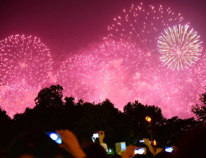 Chính quyền Hàng Châu tổ chức bắn pháo hoa khai mạc triển lãm Tây Hồ tối qua 13/10 Chính quyền Hàng Châu tổ chức bắn pháo hoa khai mạc triển lãm Tây Hồ tối qua 13/10