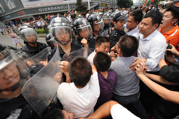 Biểu tình quá khích chống Nhật Bản lan rộng khắp Trung Quốc trong nửa cuối tháng 9 vừa qua thu hút sự quan tâm đặc biệt của dư luận Trung Quốc và công luận quốc tế