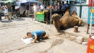 Cầu xin lòng thương hại nơi đầu đường, góc chợ Cầu xin lòng thương hại nơi đầu đường, góc chợ