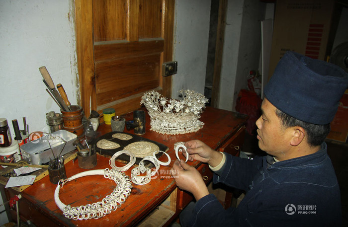 Ngắm lại tác phẩm của mình