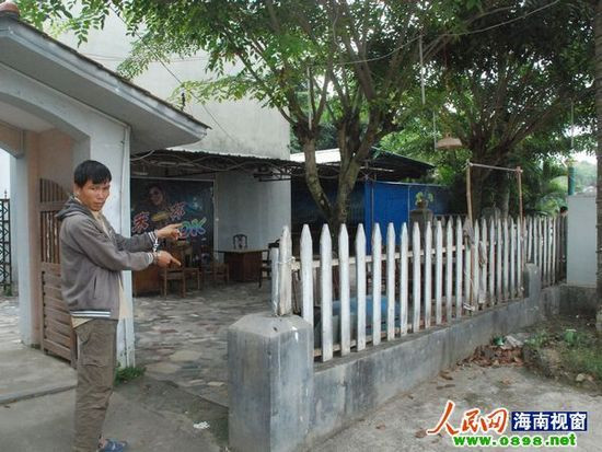 Vương Thành đang thuật lại những gì đã xảy ra tại hiện trường sau khi đầu thú