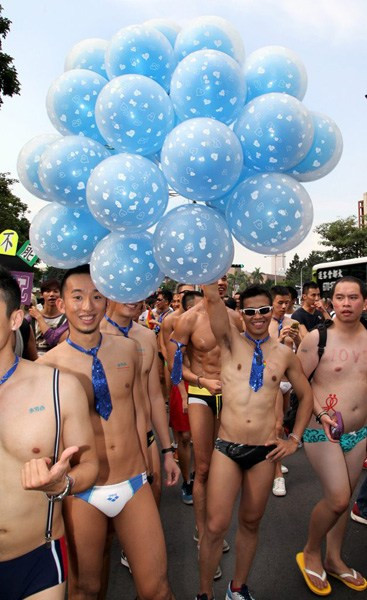 "Thân sâu hồn bướm" "Thân sâu hồn bướm"