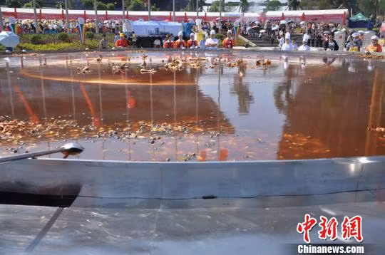 Nồi bún ốc khổng lồ