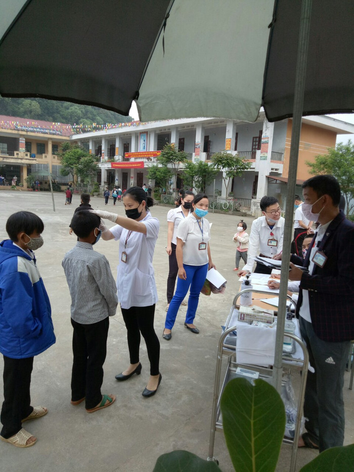 Các cơ quan chức năng giám sát việc đảm bảo an toàn tại trường Trung học cơ sở Lũng Phìn