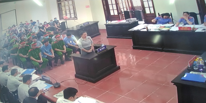 Bị cáo Nguyễn Thị Hồng Chung trình bày tại phiên xét xử sơ thẩm. Ảnh: LC Bị cáo Nguyễn Thị Hồng Chung trình bày tại phiên xét xử sơ thẩm. Ảnh: LC