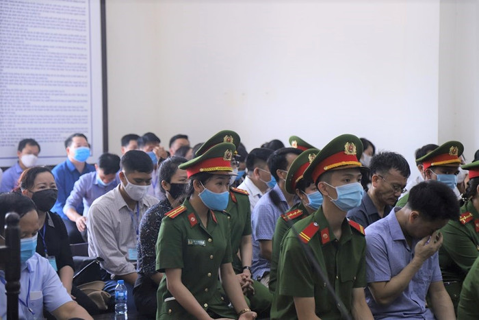 Các bị cáo trong phiên xử ngày 11/5. Ảnh: LC Các bị cáo trong phiên xử ngày 11/5. Ảnh: LC