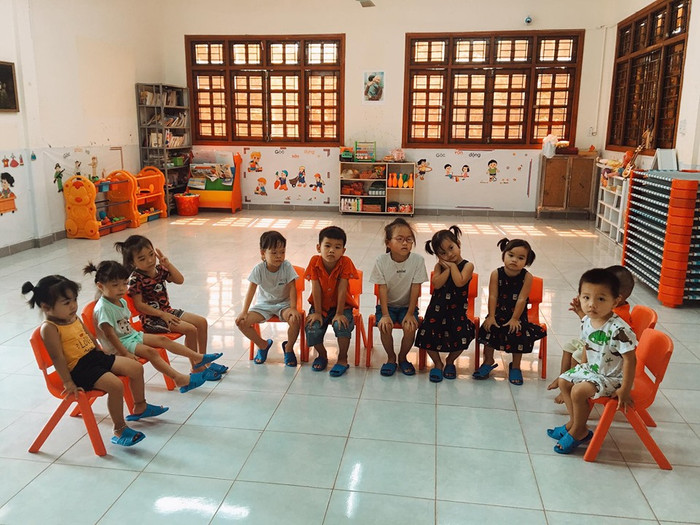 Lớp học Mầm non Hoa Phong Ba đi học trở lại. Ảnh: LTL
