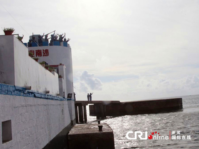 Lính Trung Quốc đồn trú trái phép tại Đá Ga Ven, Trường Sa đón tàu chiến hạm đội Nam Hải Lính Trung Quốc đồn trú trái phép tại Đá Ga Ven, Trường Sa đón tàu chiến hạm đội Nam Hải
