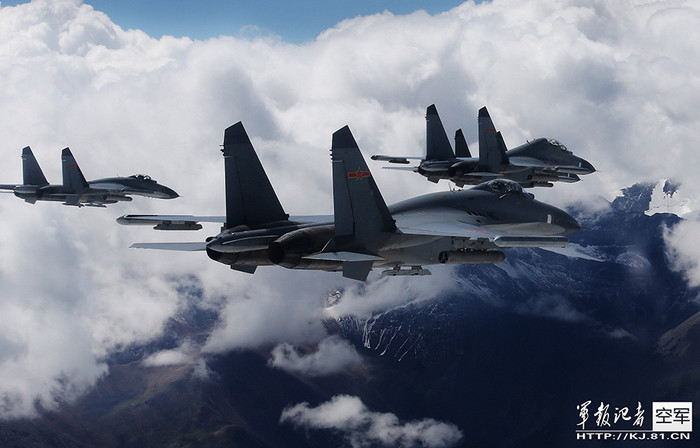 Biên đội J-10, J-11 tác chiến trên địa bàn cao nguyên Biên đội J-10, J-11 tác chiến trên địa bàn cao nguyên