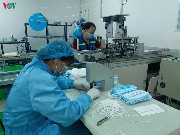 Chính phủ quyết định bỏ quy định cấp phép xuất khẩu khẩu trang y tế. Ảnh minh họa: VOV Chính phủ quyết định bỏ quy định cấp phép xuất khẩu khẩu trang y tế. Ảnh minh họa: VOV