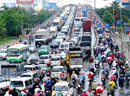 Bộ GTVT cho rằng, hiện nay ngân sách không đáp ứng đủ nhu cầu bảo trì đường bộ, nên cần sự đóng góp của người sử dụng đường bộ. Ảnh Internet.