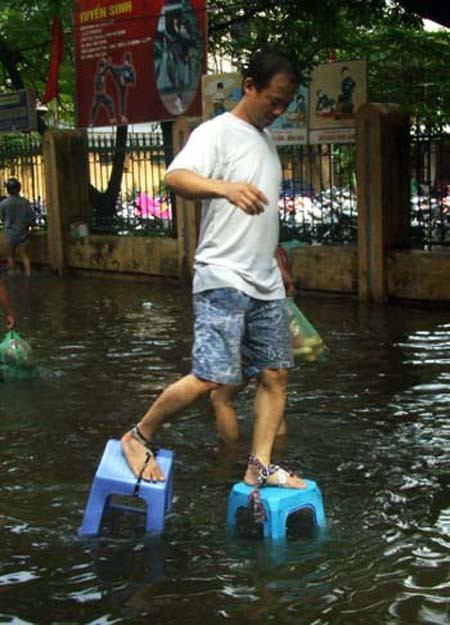 Biện pháp di chuyển khi đường ngập. Biện pháp di chuyển khi đường ngập.