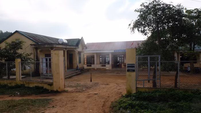 Điểm trường Măng Sông dẫu còn chưa hết khó khăn, vất vả nhưng ở đó đang và đã có những hi vọng về một tương lai tươi sáng hơn dưới chân dãy Trường Sơn.