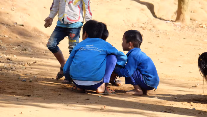 Những trò chơi trẻ thơ vẫn được tái hiện ở trường học.