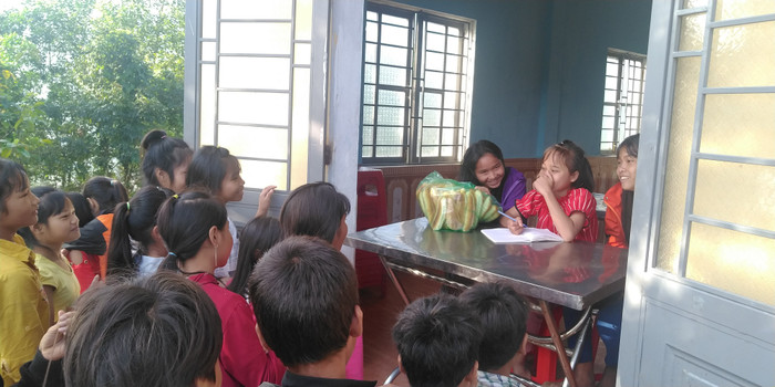 Sau giờ thể dục, các em học sinh sẽ ăn sáng. Một ngày 3 bữa cơm được nhà trường lo đầy đủ. Sau giờ thể dục, các em học sinh sẽ ăn sáng. Một ngày 3 bữa cơm được nhà trường lo đầy đủ.